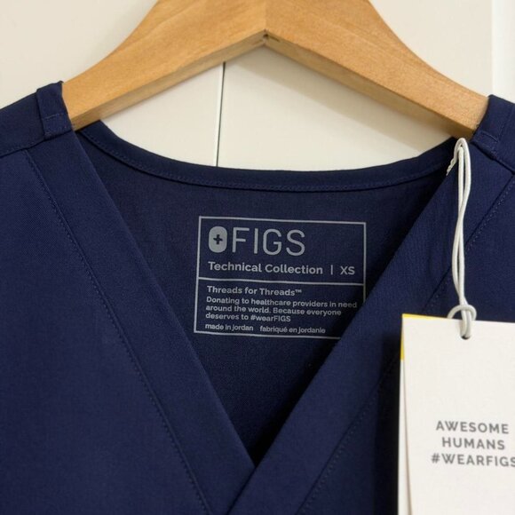 Figs Women's Catarina One Pocket Scrub Top in Navy, Size X-Small - Picture 7 of 8
